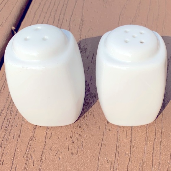 🆕PAMPERED CHEF PORCELAIN SALT & PEPPER #3112 NWT! - Picture 1 of 8